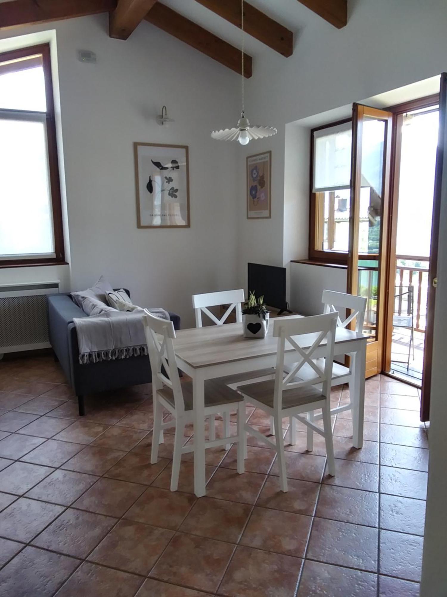 La Casa Di Athos Apartment Tenna Exterior foto